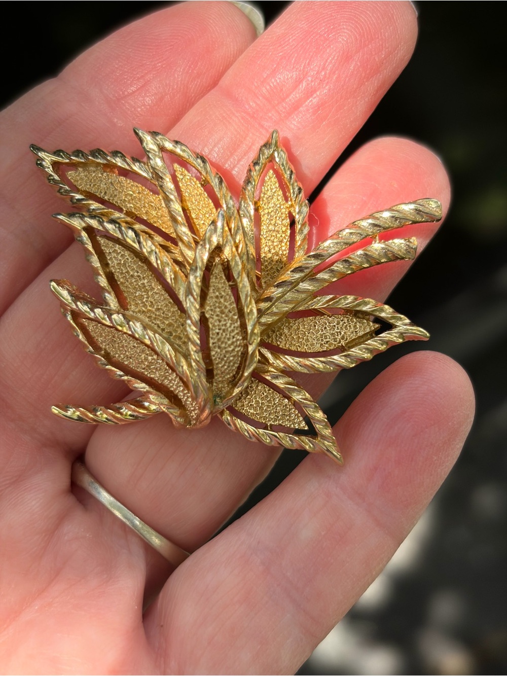 Vintage Crown Trifari Twisted Rope Leaf Flower Brushed Gold Tone Pin